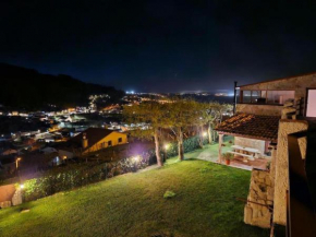 Casa vistas al mar, jardín.